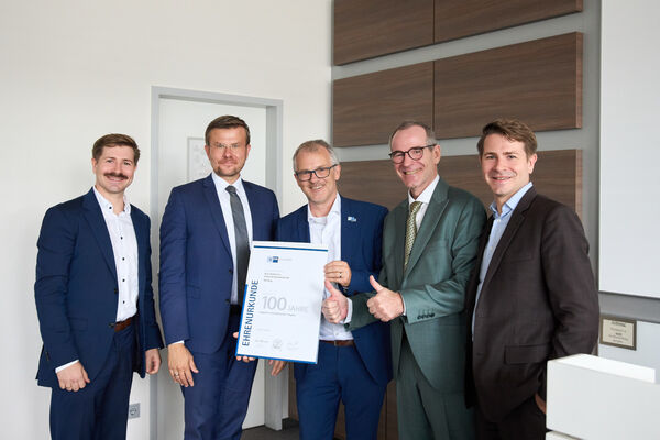 100 Jahre Firmengruppe BECK – 4. Generation 100 Jahre Firmengruppe BECK – 4. Generation